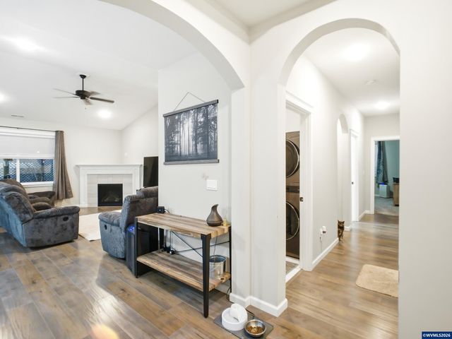 6284 NE Barker St, Albany, OR 97321