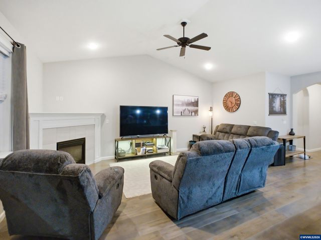 6284 NE Barker St, Albany, OR 97321