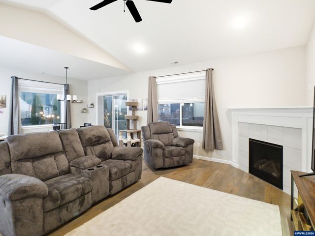 6284 NE Barker St, Albany, OR 97321