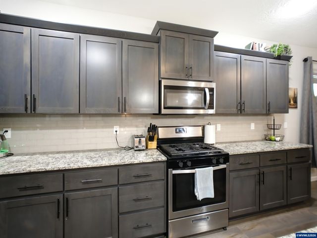 6284 NE Barker St, Albany, OR 97321