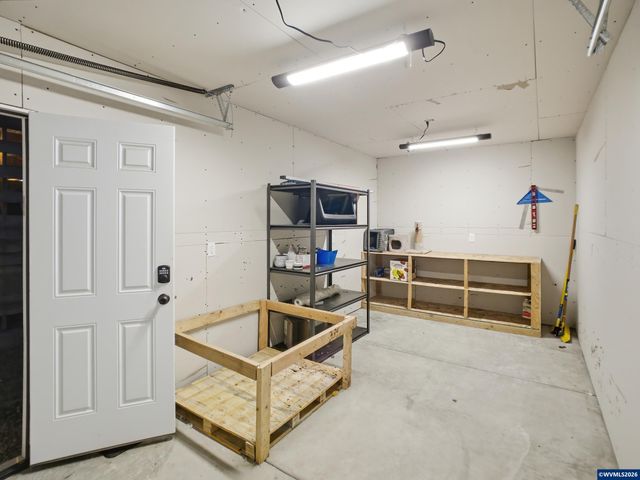 6284 NE Barker St, Albany, OR 97321