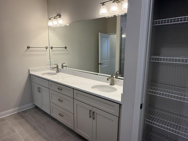 369 Evergreen LANE, Pewaukee, WI 53072