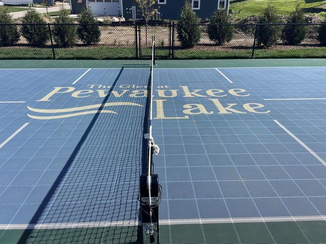 369 Evergreen LANE, Pewaukee, WI 53072