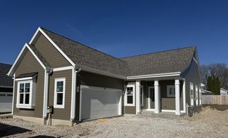 369 Evergreen LANE, Pewaukee, WI 53072