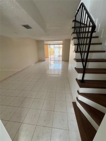 1165 W 38th Ter 35, Hialeah, FL 33012