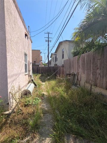 354 E Carson, Long Beach, CA 90807