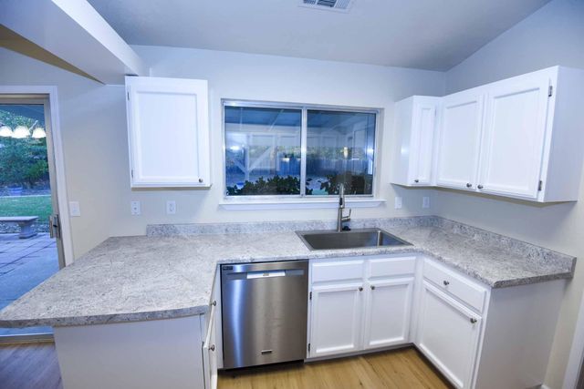 476 NW Aquamarine Way, Redding, CA 96003