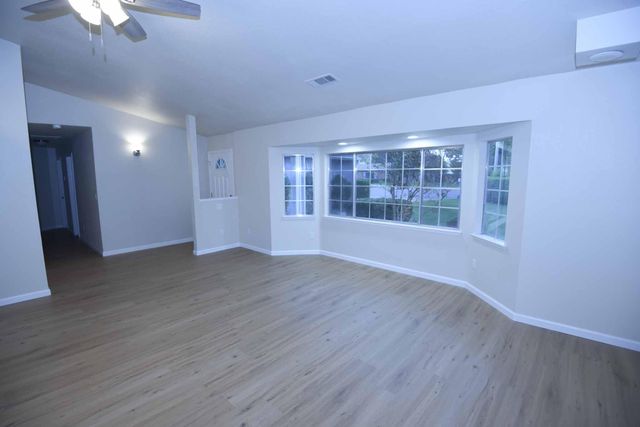 476 NW Aquamarine Way, Redding, CA 96003