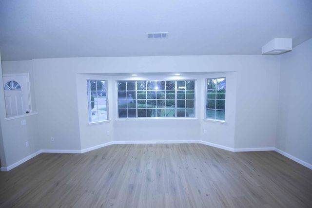 476 NW Aquamarine Way, Redding, CA 96003