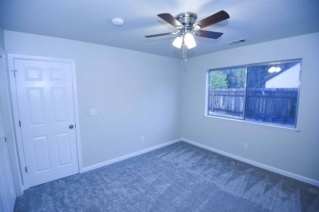 476 NW Aquamarine Way, Redding, CA 96003