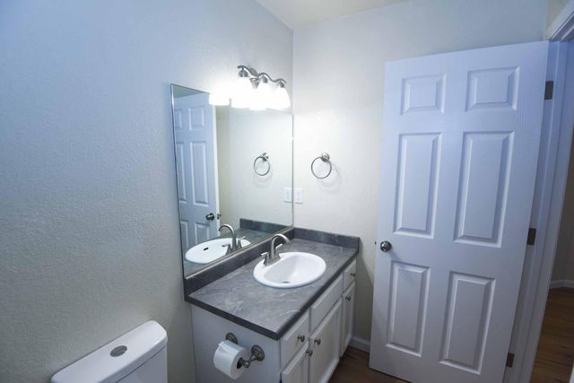 476 NW Aquamarine Way, Redding, CA 96003