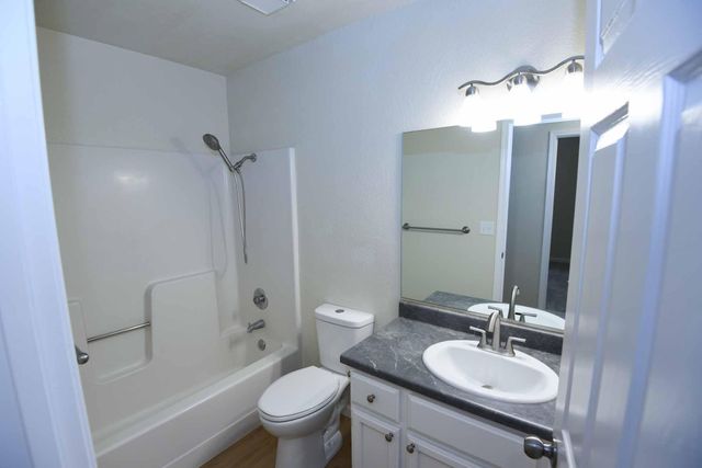 476 NW Aquamarine Way, Redding, CA 96003