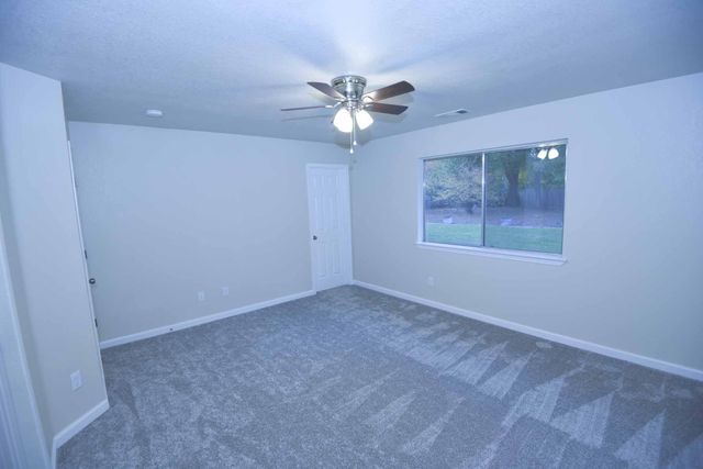 476 NW Aquamarine Way, Redding, CA 96003