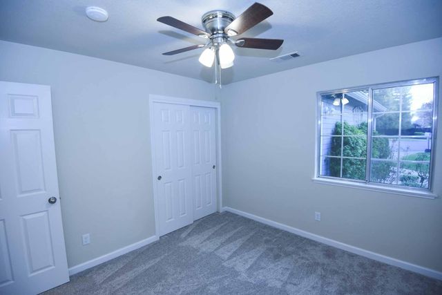 476 NW Aquamarine Way, Redding, CA 96003