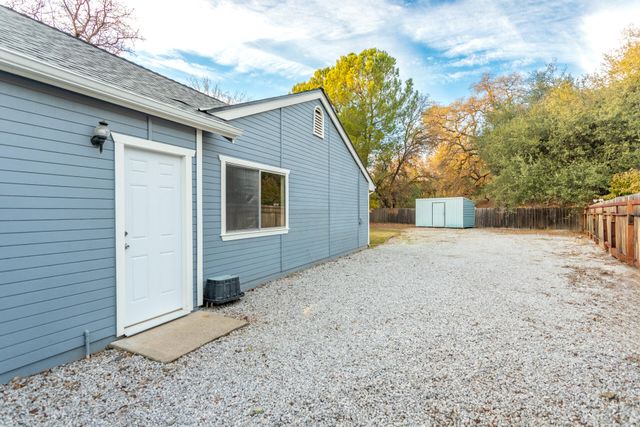 476 NW Aquamarine Way, Redding, CA 96003