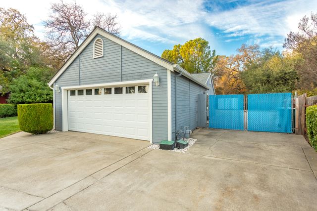 476 NW Aquamarine Way, Redding, CA 96003