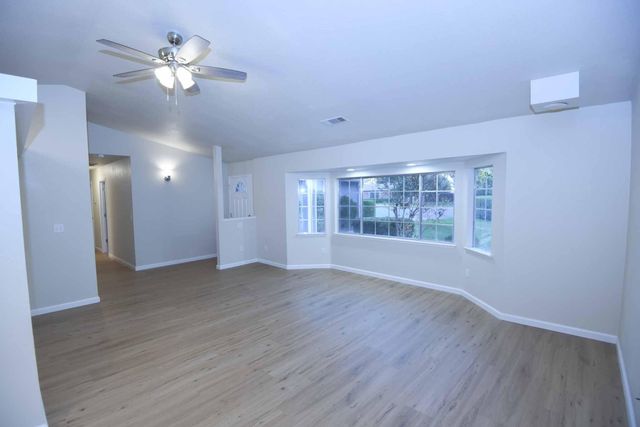 476 NW Aquamarine Way, Redding, CA 96003