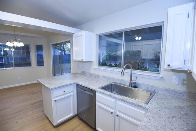 476 NW Aquamarine Way, Redding, CA 96003