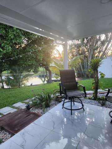 290 NW 92nd Avenue 1, Pembroke Pines, FL 33024