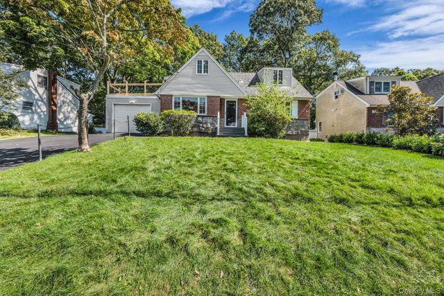 26 Shelley Place, Huntington Station, NY 11746