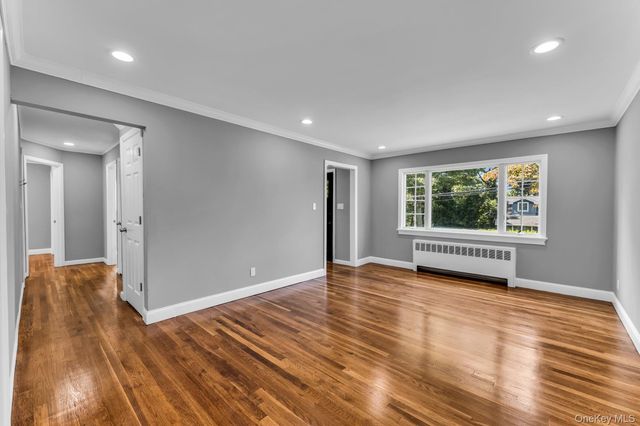 26 Shelley Place, Huntington Station, NY 11746