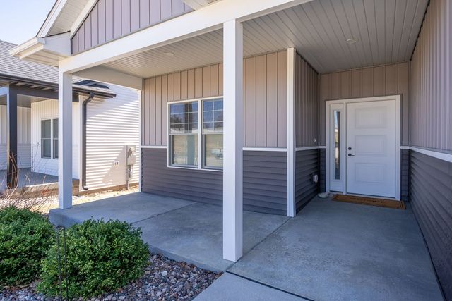 1311 Heights Court, Bettendorf, IA 52722