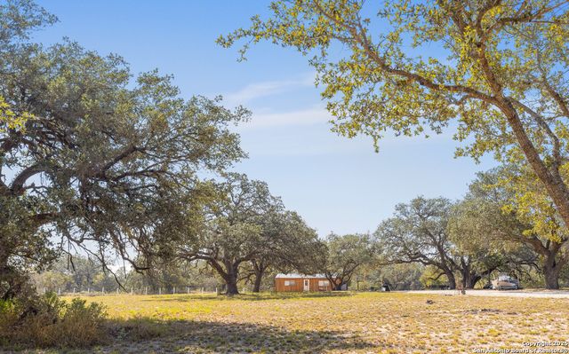 1304 County Road 777, Devine, TX 78016