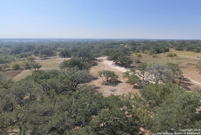 1304 County Road 777, Devine, TX 78016