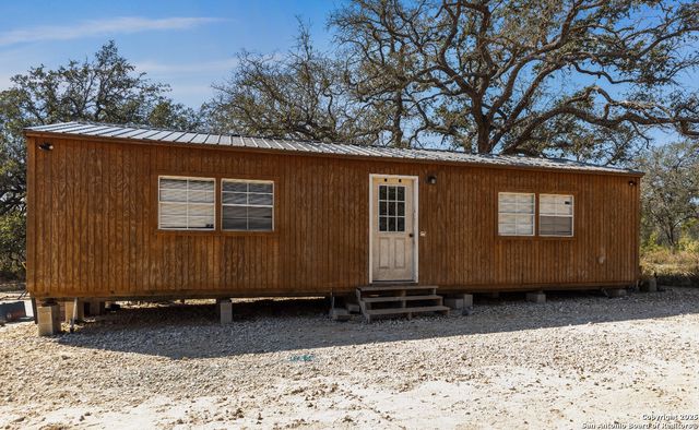 1304 County Road 777, Devine, TX 78016