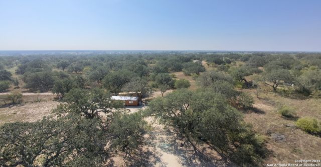 1304 County Road 777, Devine, TX 78016