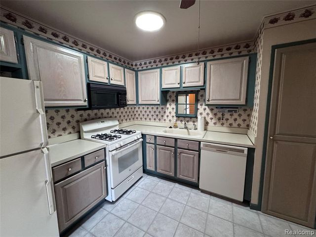 38984 Golfview Drive, Clinton Township, MI 48038