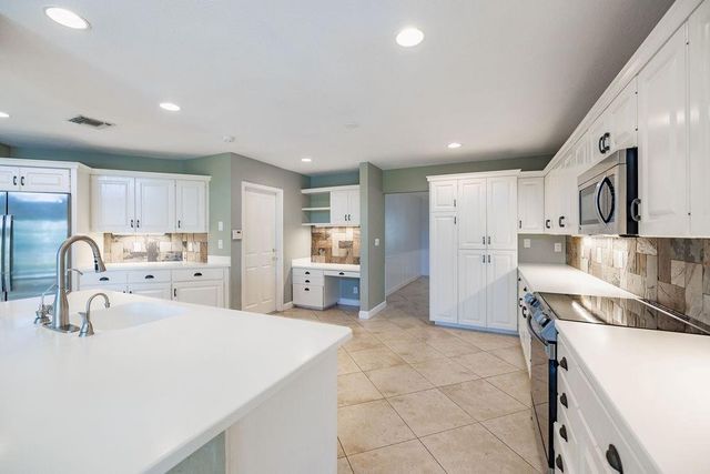 2432 NE 22nd Avenue, Lighthouse Point, FL 33064