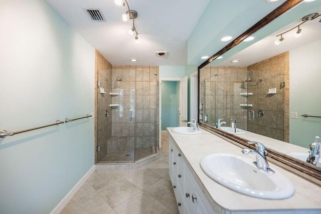 2432 NE 22nd Avenue, Lighthouse Point, FL 33064