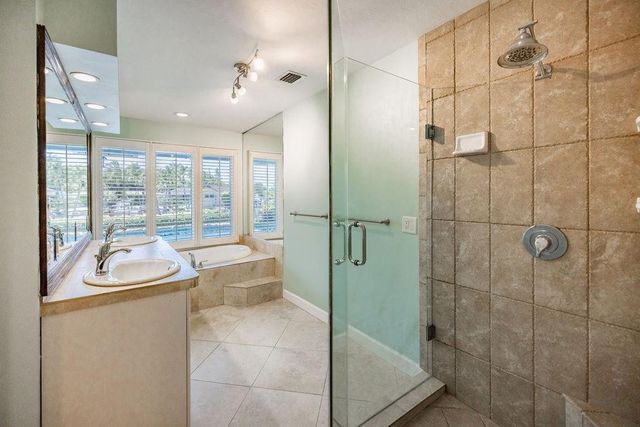 2432 NE 22nd Avenue, Lighthouse Point, FL 33064