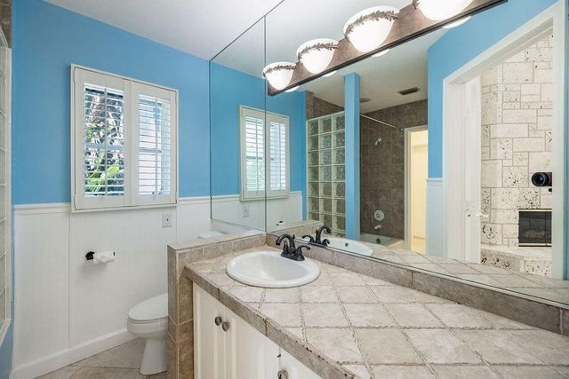 2432 NE 22nd Avenue, Lighthouse Point, FL 33064