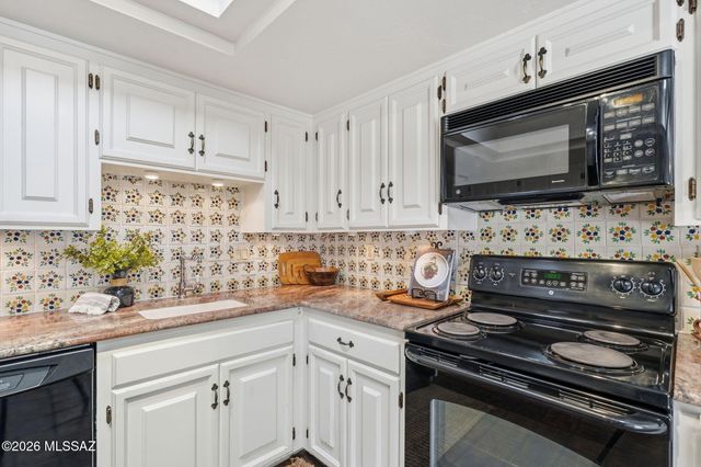 8585 N Via Tioga, Tucson, AZ 85704