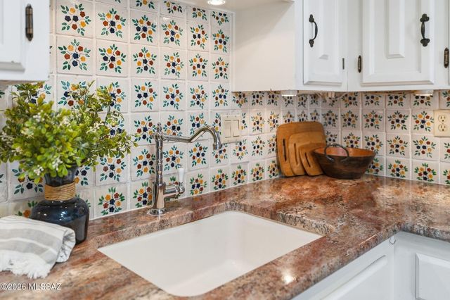 8585 N Via Tioga, Tucson, AZ 85704