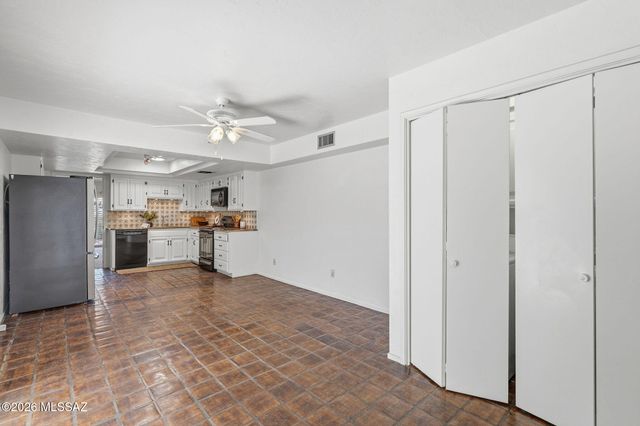 8585 N Via Tioga, Tucson, AZ 85704