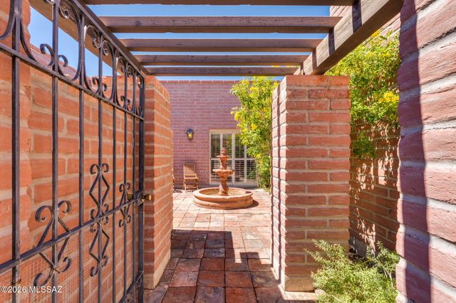 8585 N Via Tioga, Tucson, AZ 85704