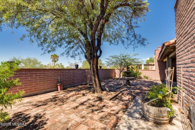 8585 N Via Tioga, Tucson, AZ 85704