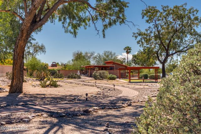 8585 N Via Tioga, Tucson, AZ 85704