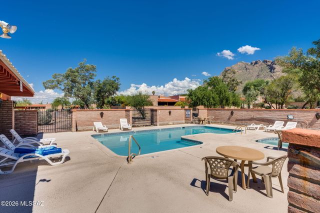 8585 N Via Tioga, Tucson, AZ 85704