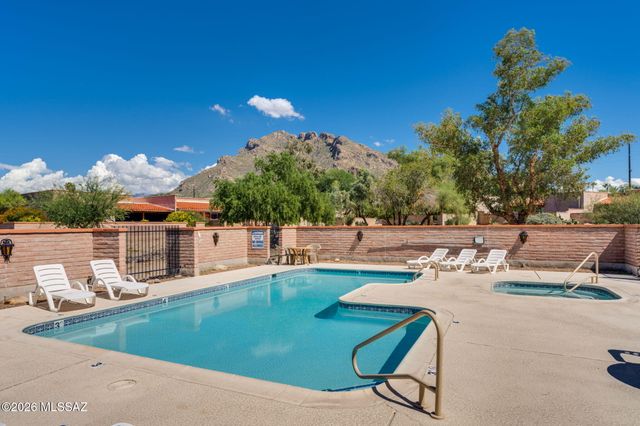 8585 N Via Tioga, Tucson, AZ 85704
