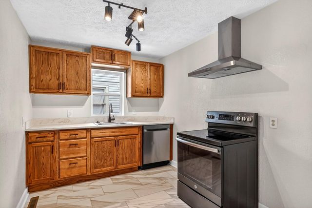 2326 W Nichols Street, Springfield, MO 65802