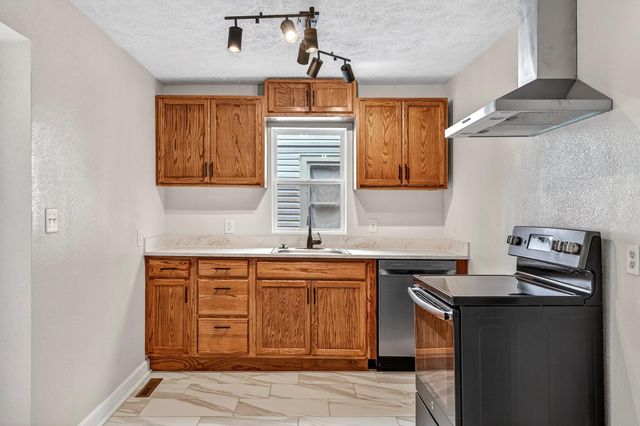 2326 W Nichols Street, Springfield, MO 65802