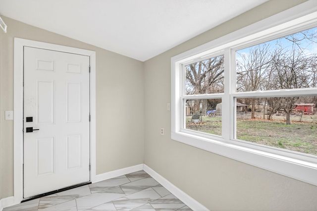 2326 W Nichols Street, Springfield, MO 65802