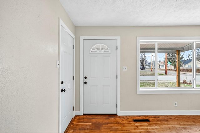 2326 W Nichols Street, Springfield, MO 65802