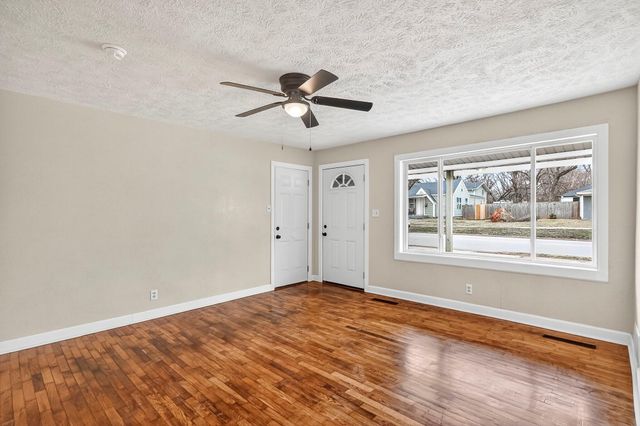 2326 W Nichols Street, Springfield, MO 65802