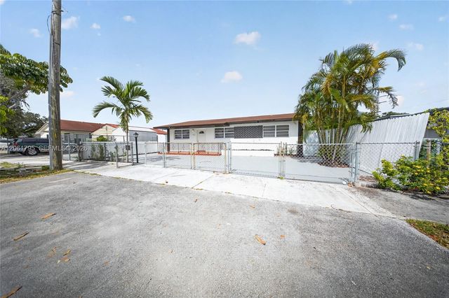 1055 NW 32nd Ct, Miami, FL 33125
