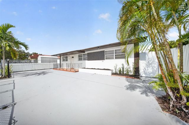 1055 NW 32nd Ct, Miami, FL 33125